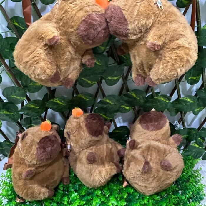 MOCHILA PELUCHE CAPYBARA